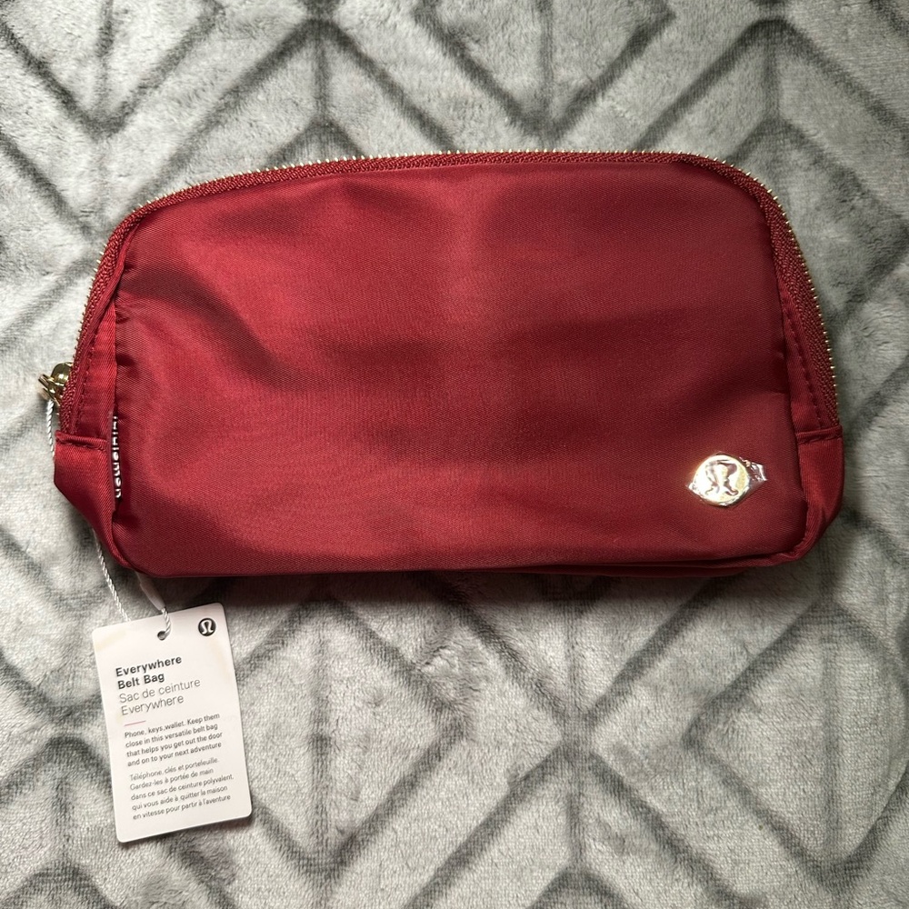 Lululemon Everywhere 1L Belt Bag - Deep Wine Red